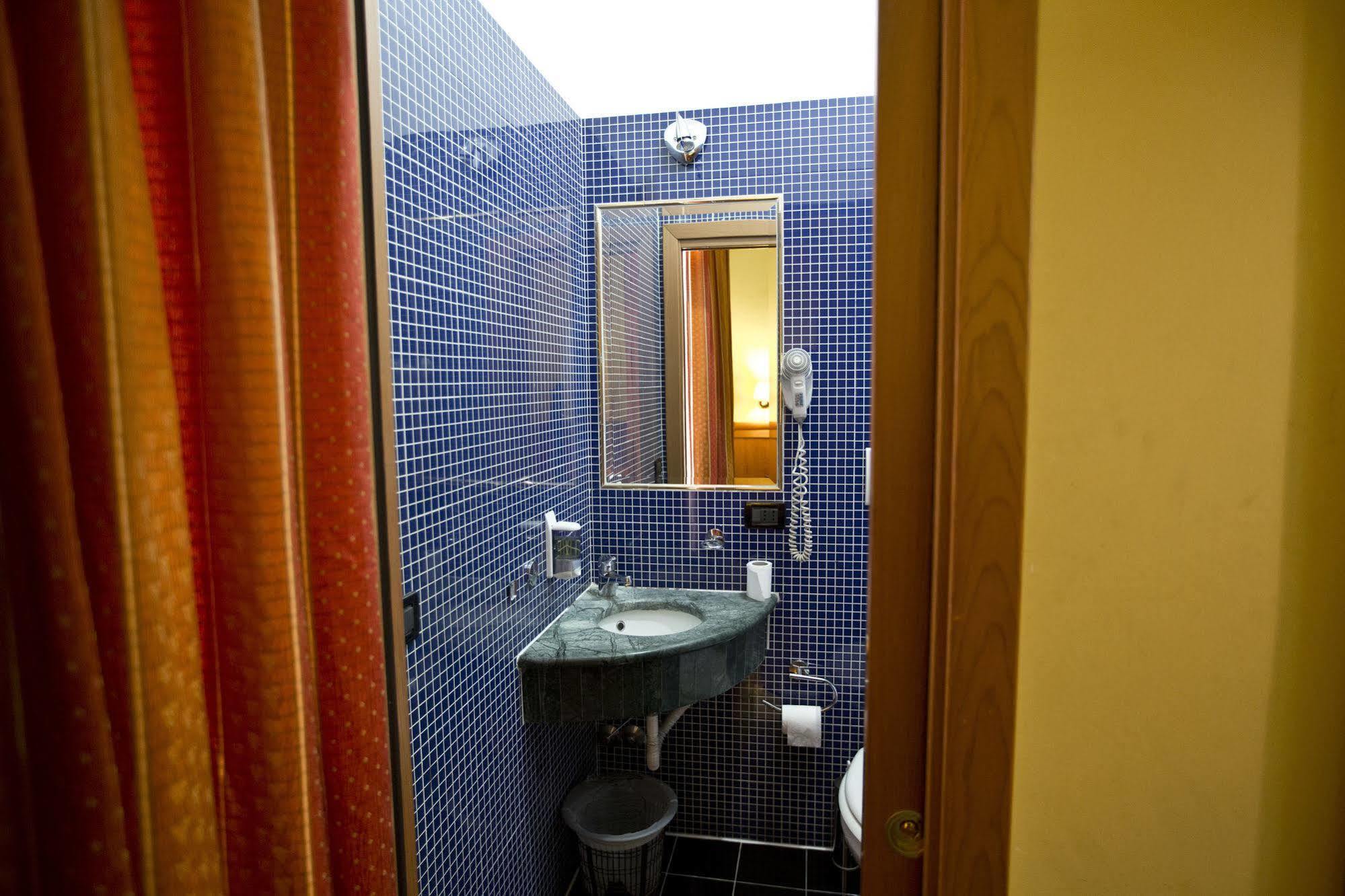 Hotel Lella Roma Ngoại thất bức ảnh